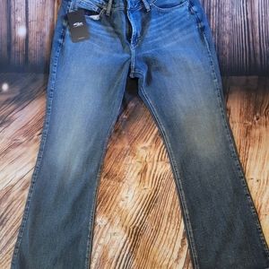 NWT Silver Suki JCurvey Jeans Boot Cut